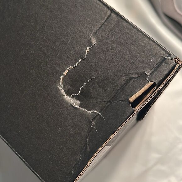 Air Jordan 4 RM Red & White Kids Leather Sneaker(Size 5.5Y) - Picture 6 of 12